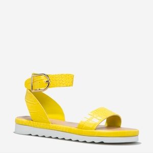 Yellow Shoe Dazzle Sandal - Size 9.5